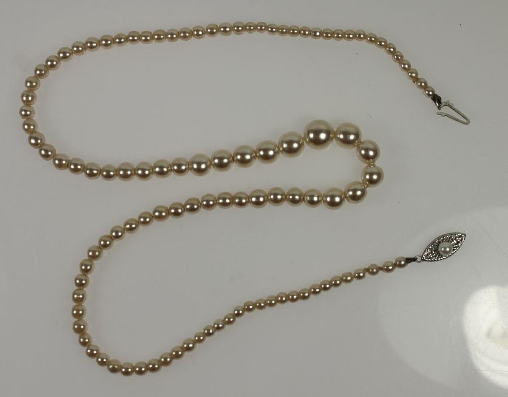 Small graduated Faux Pearl ... image