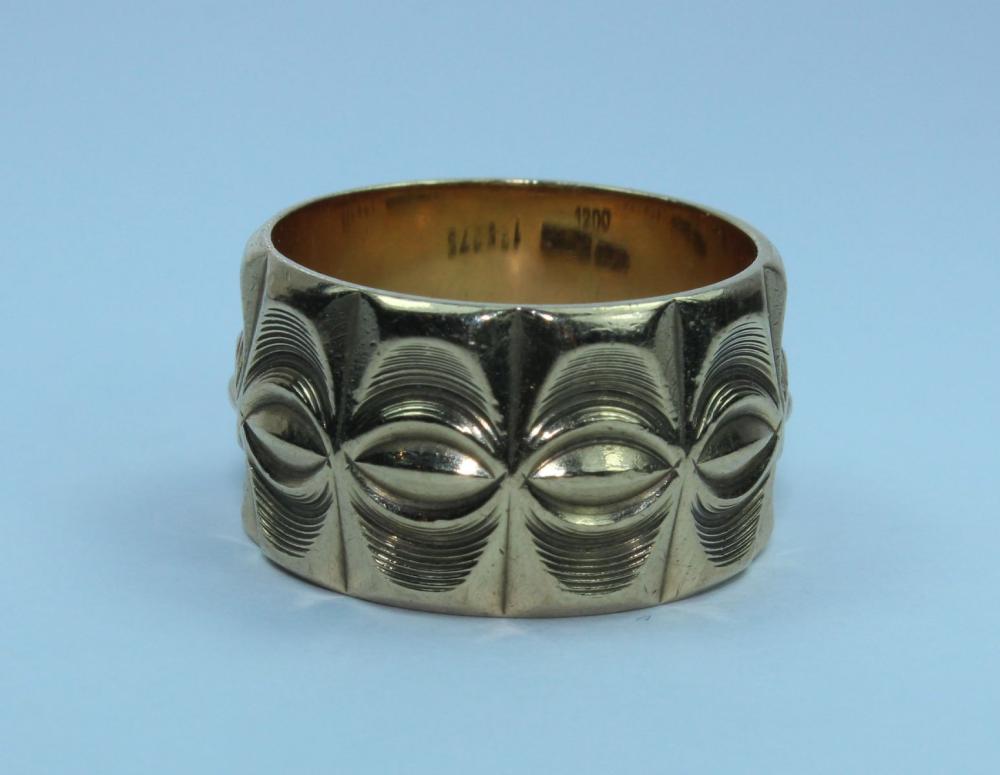 Decorated 9ct Yellow Gold Band image