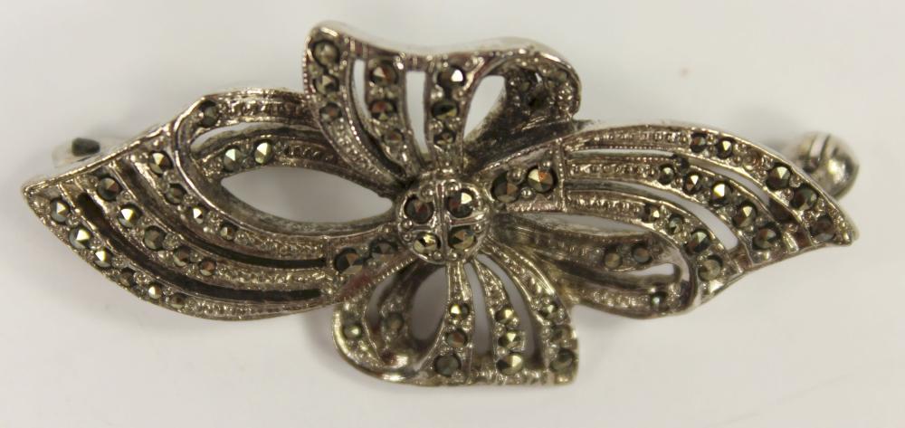 Marcasite Bow Brooch in Cu-Ni image