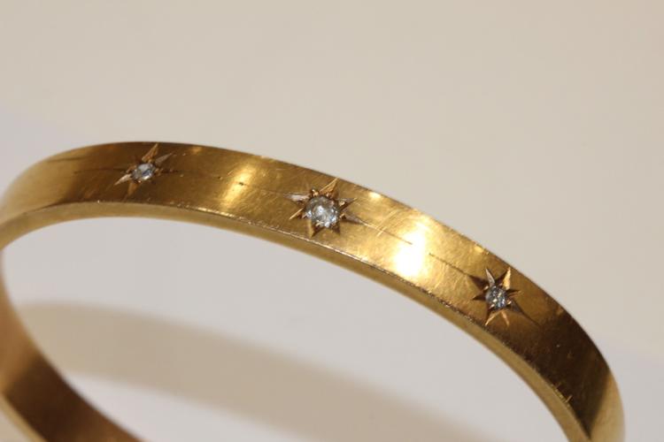 14ct Gold Bracelet with thr... image