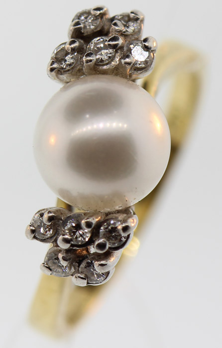 Pearl & Diamond Ring in 18c... image