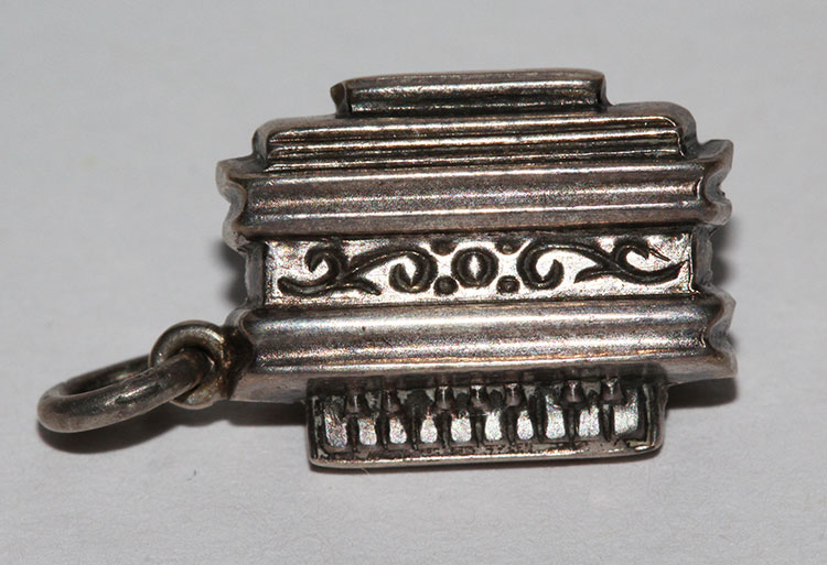 Vintage Silver (0.925) Acco... image