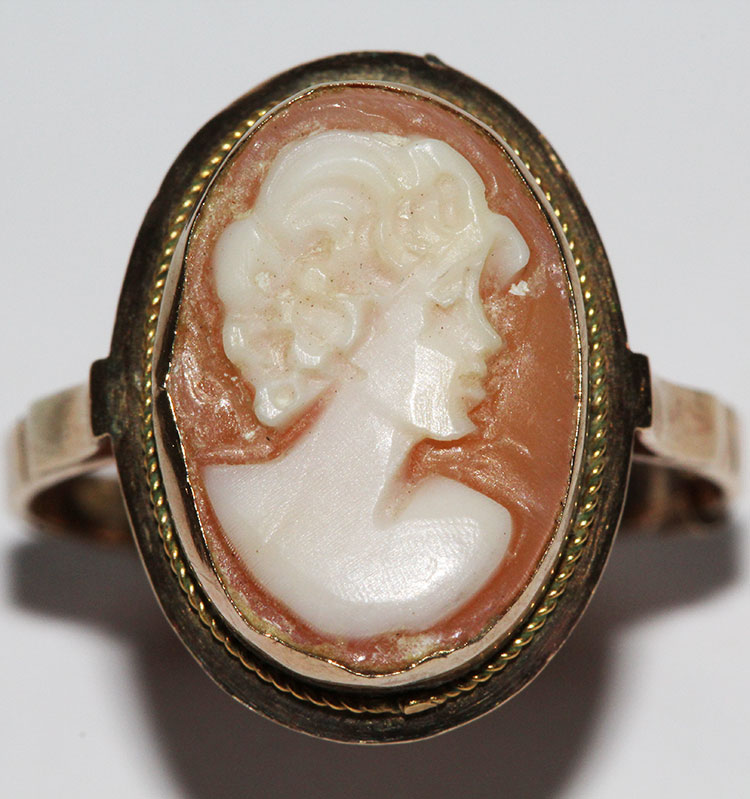 Vintage Cameo Ring in 9ct Gold image