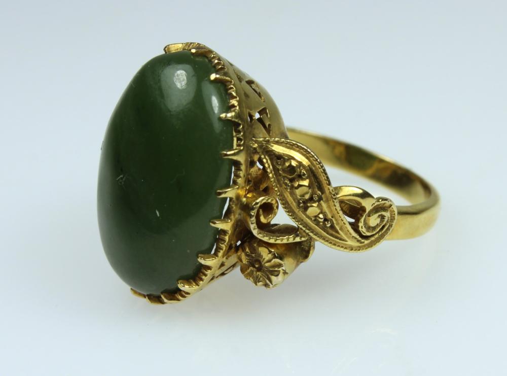 Nephrite Jade Ring in 9ct Y... image