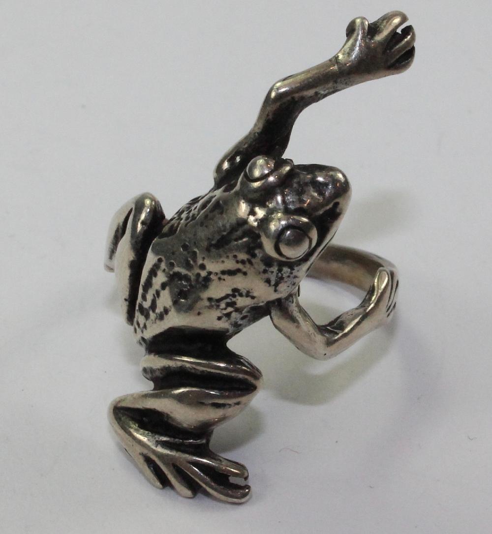 Frog Ring in Sterling (0.92... image