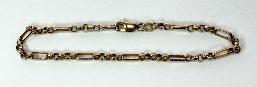 Link Bracelet in 9ct Yellow... image