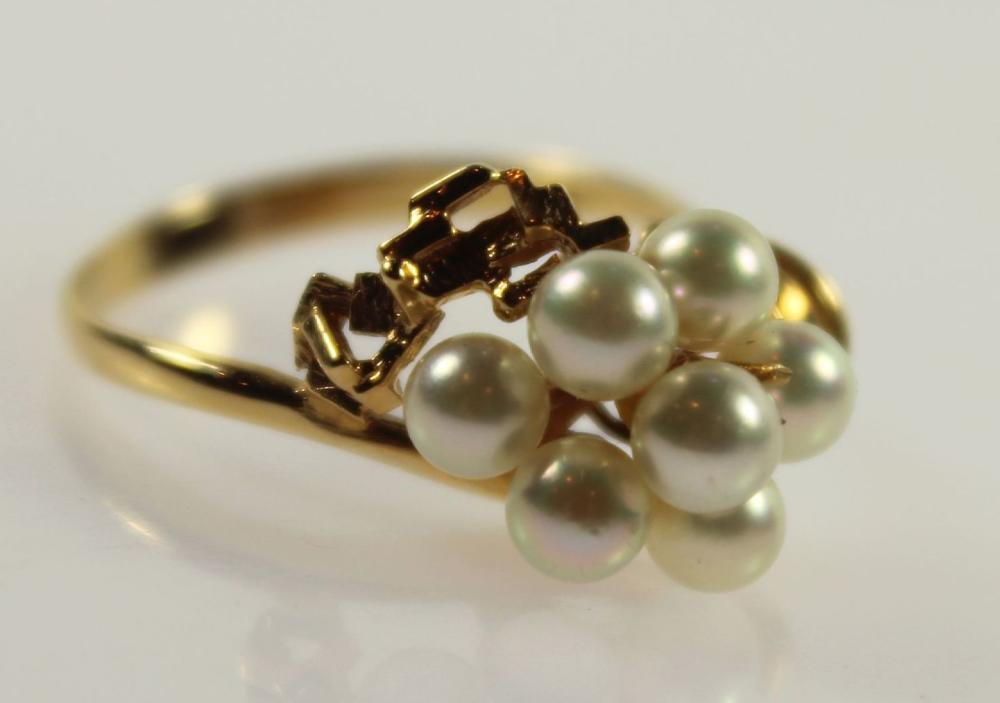 Pearl Cluster Ring in 18ct ... image