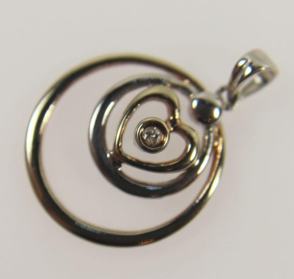 Concentric Pendant in 14 ct... image