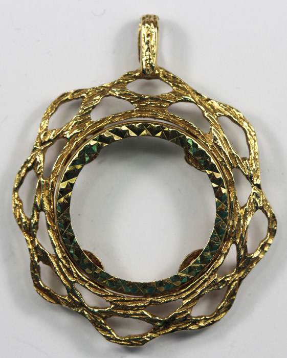 Ornate Gold Bezel in 9ct fo... image