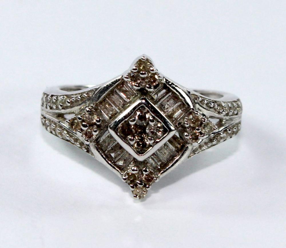 Deco-style Diamond Ring in ... image