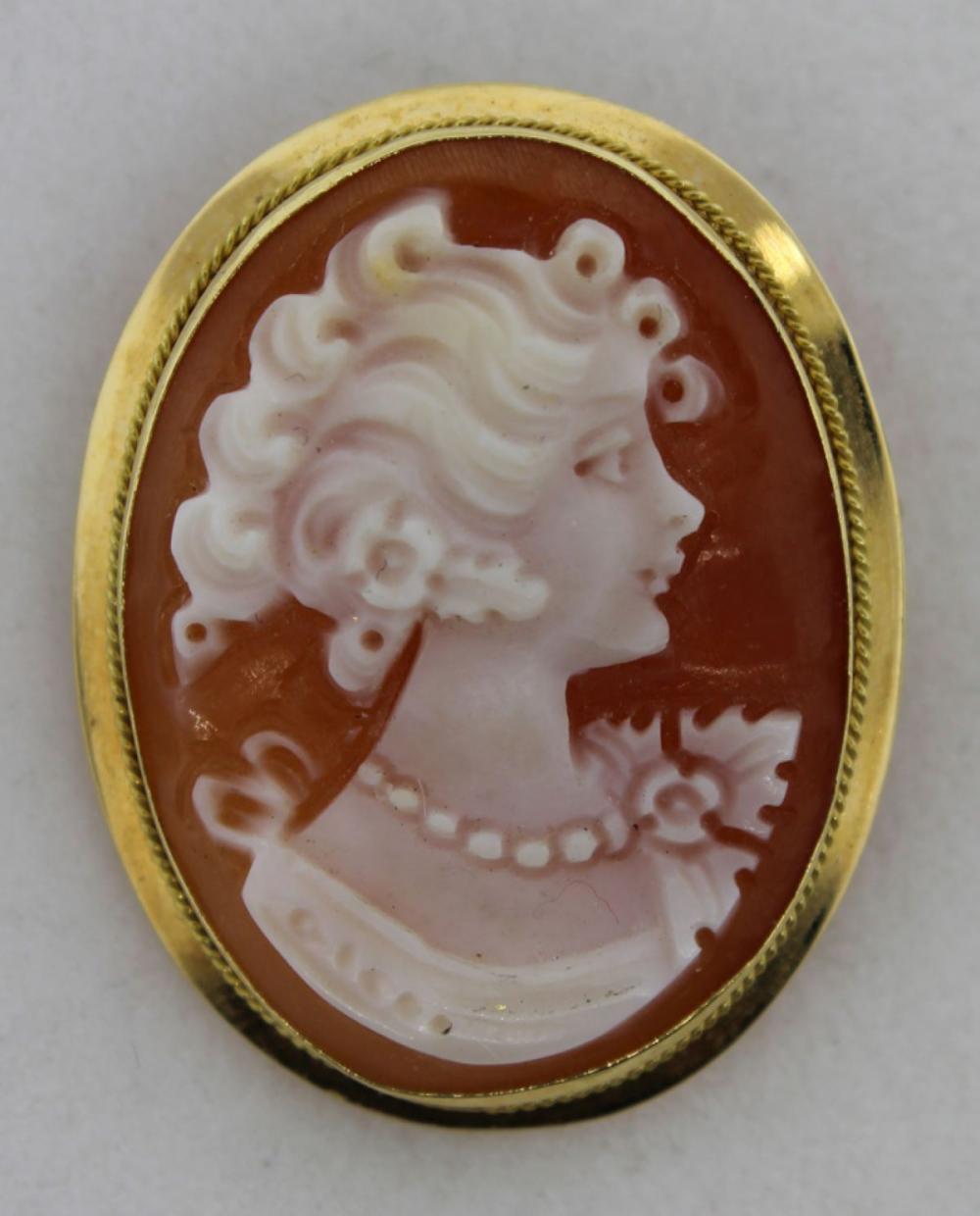 Shell Cameo set in 18ct Gold image