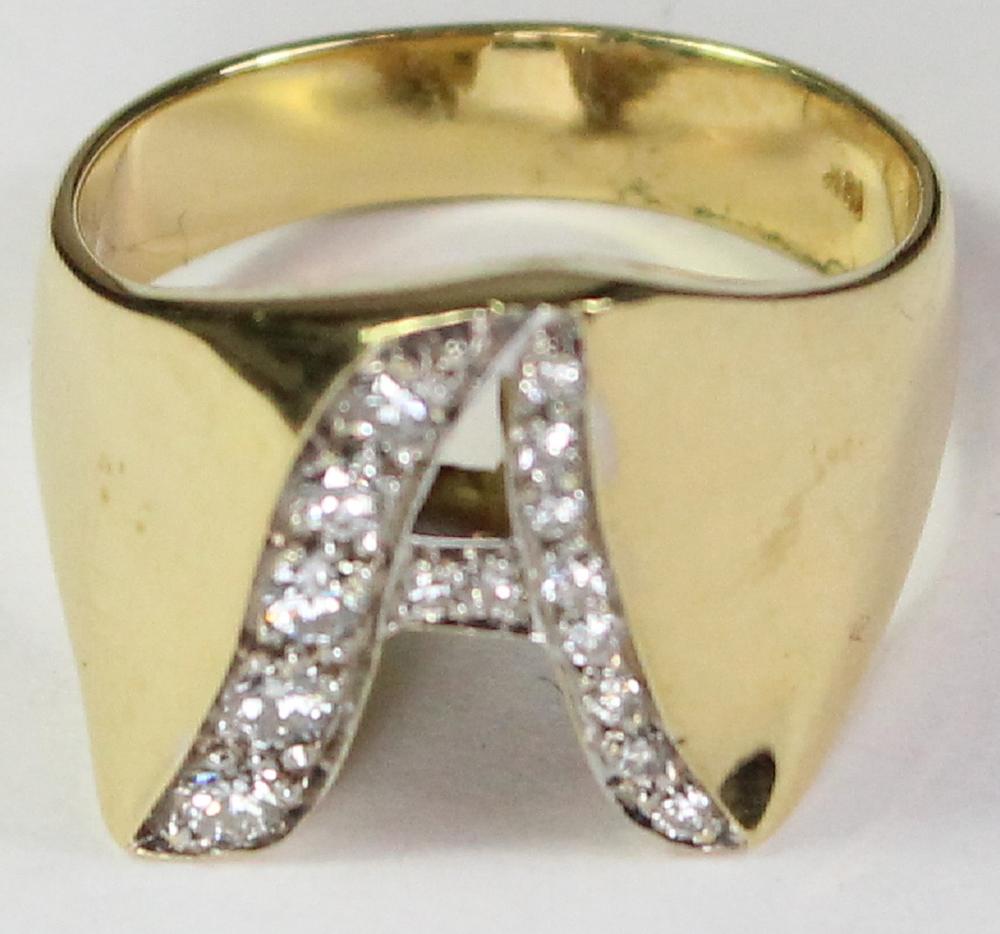 18ct Yellow Gold Ring forme... image