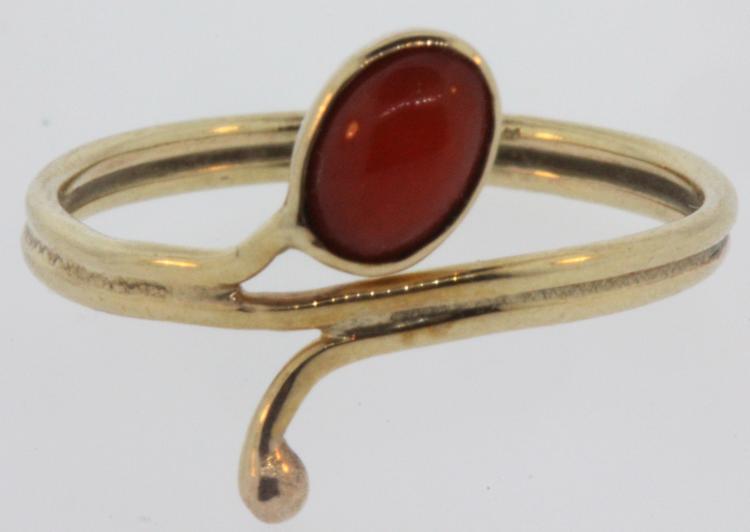 Vintage Coral Ring in 9ct Gold image