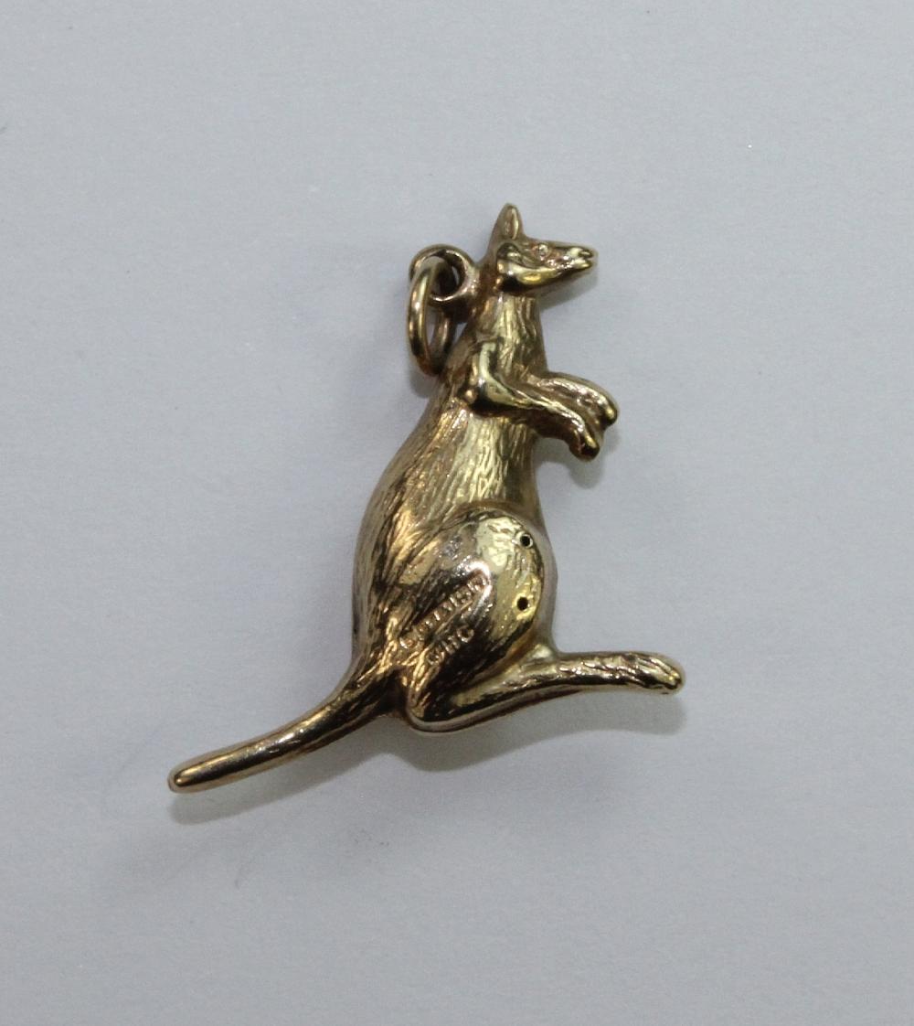 Kangaroo Charm in 9ct Yello... image