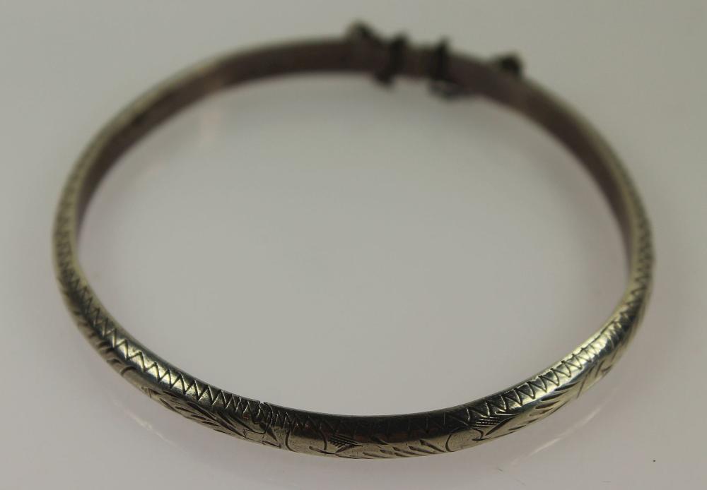 Vintage Hinged Bangle in St... image