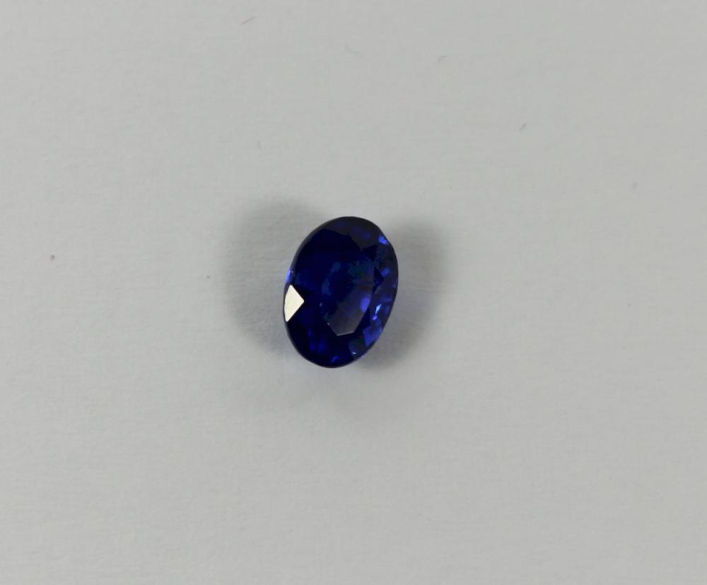 Oval-cut Blue Sapphire image