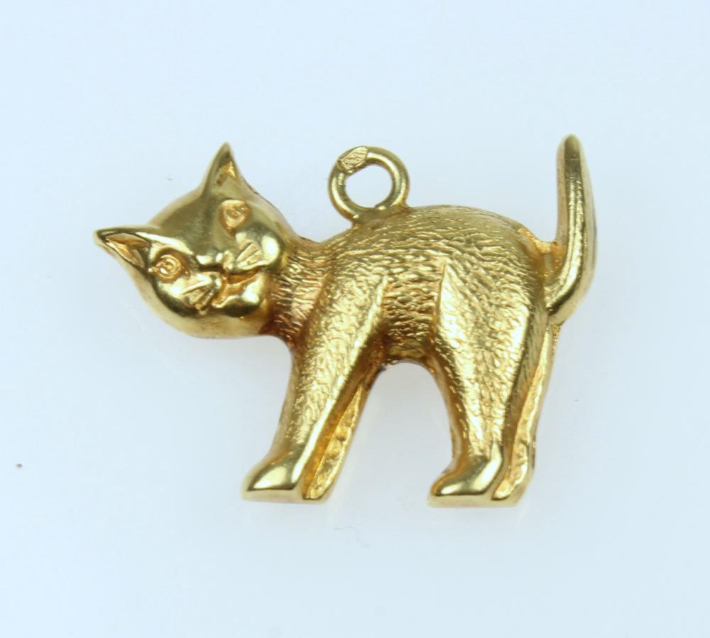 Cat Charm in 18ct Yellow Gold image