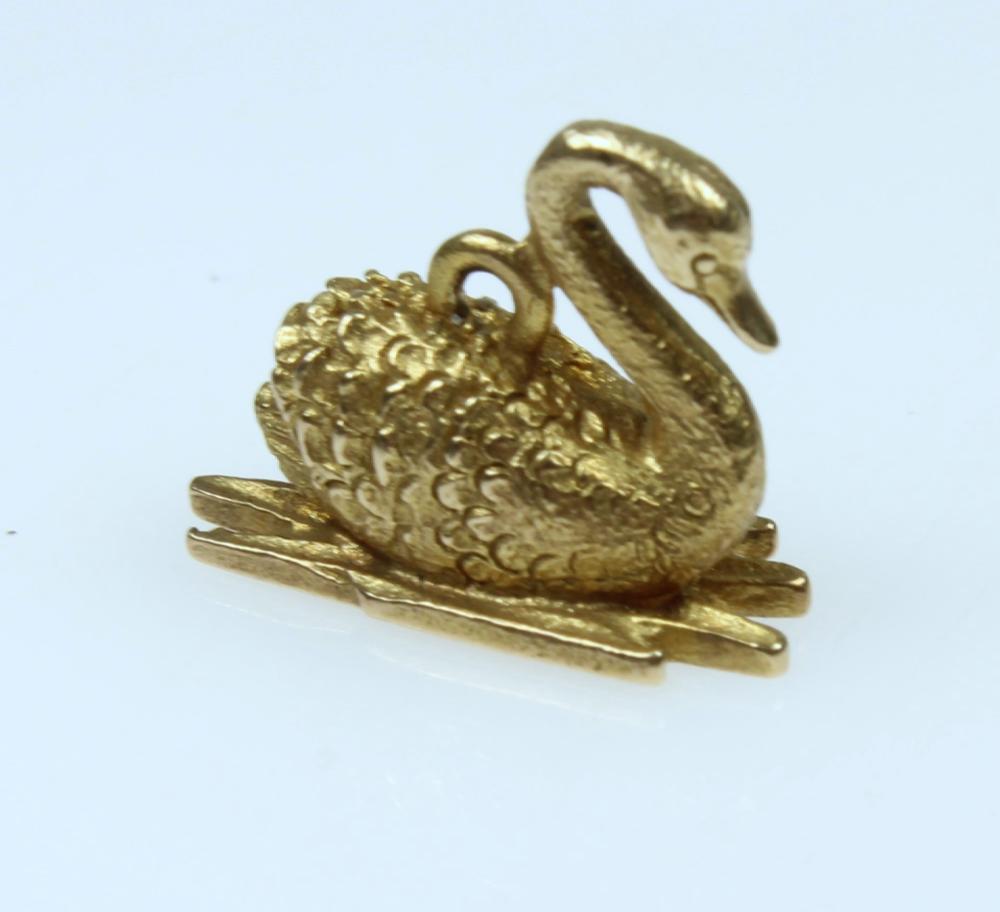 Swan Charm in 9ct Yellow Gold image