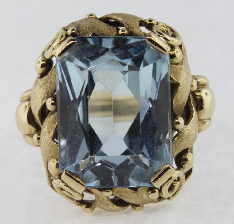 Large Blue Topaz in 14ct Go... image