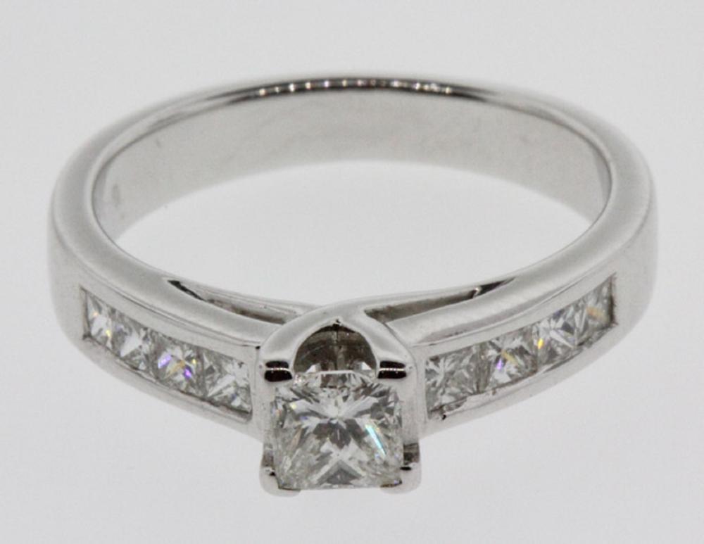 18ct White Gold and Diamond... image