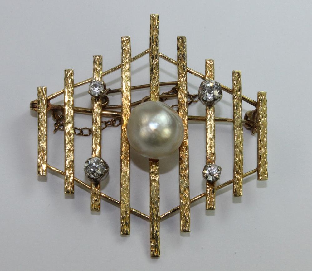 Geometric Brooch in 18ct Ye... image