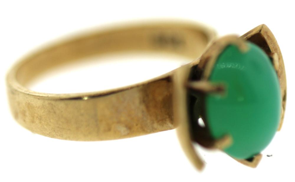 Apple Jade Ring in 9ct Yell... image