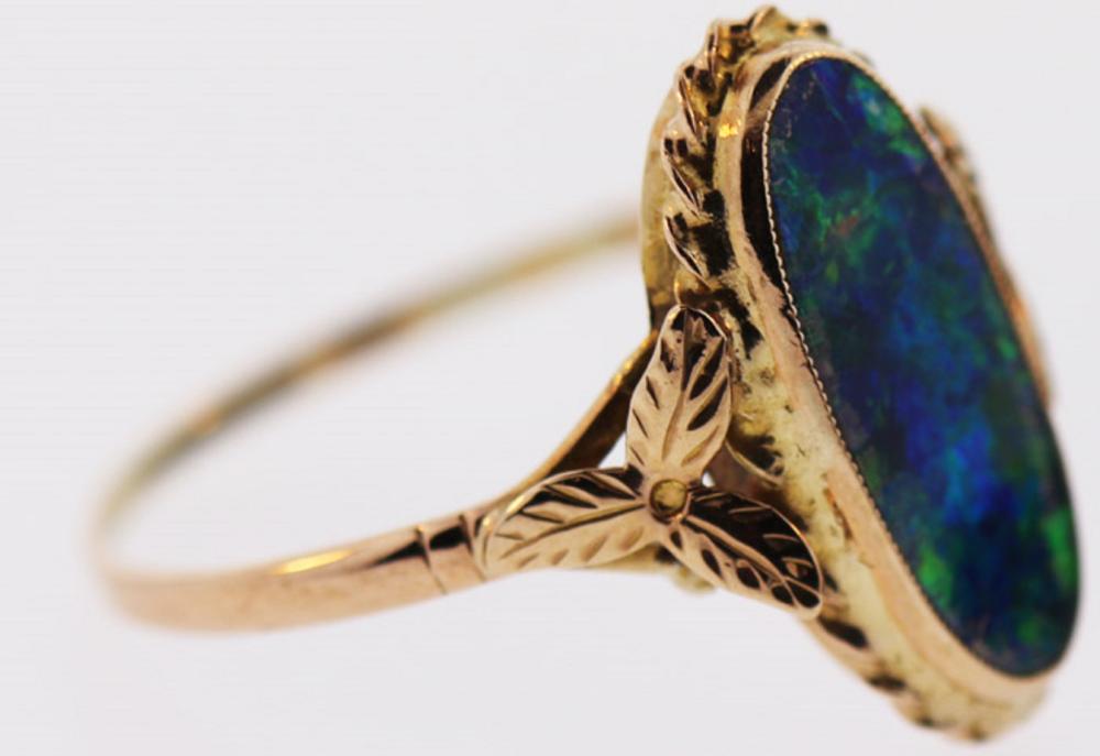 Vintage Opal Ring in 9ct Gold image