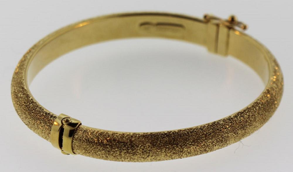 Hinged Gold Bangle in 18ct ... image