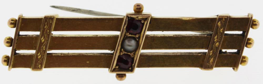 Vintage Bar Brooch in 18ct Yellow Gold with Garnets & Seed Pearls