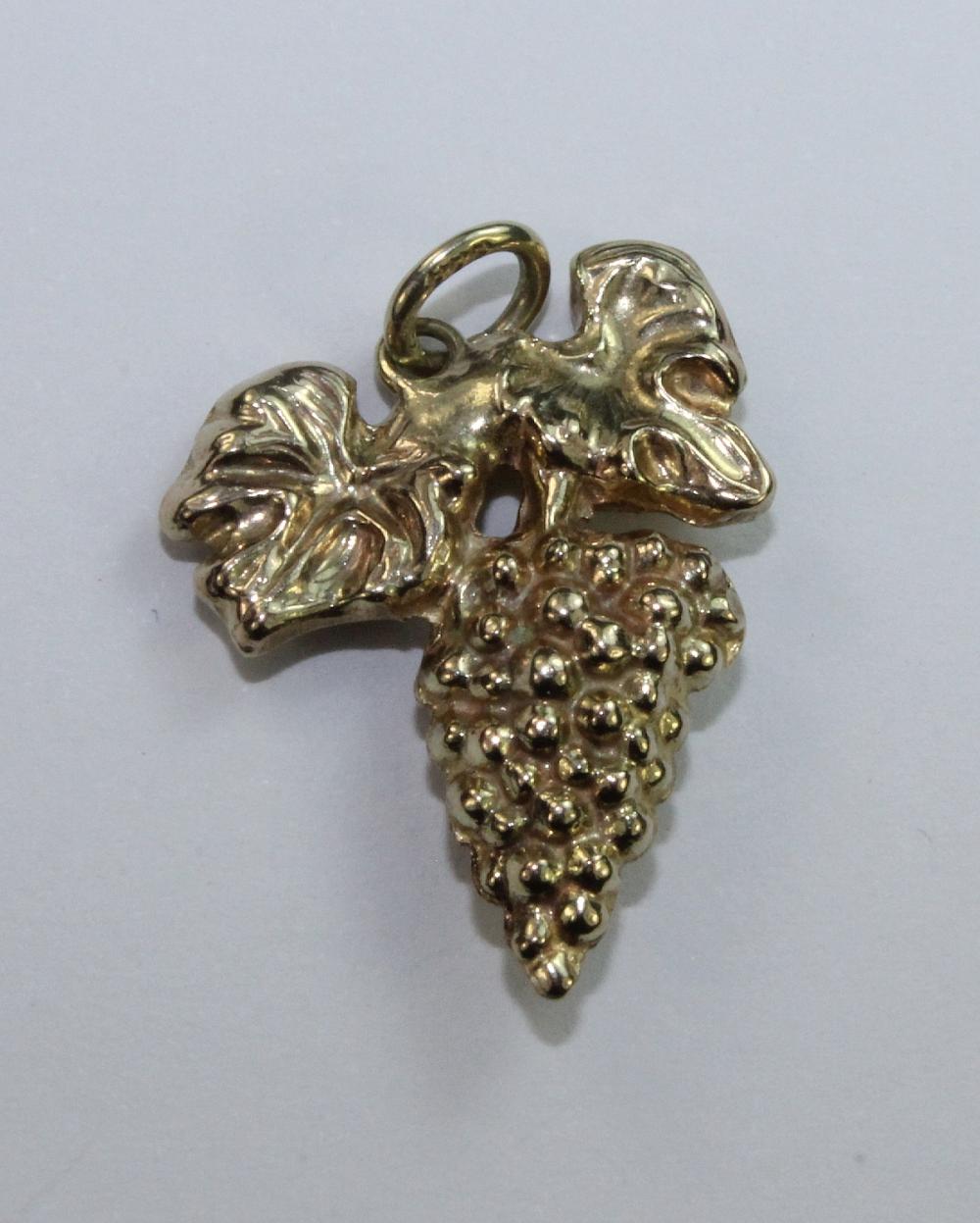 Grapes Charm in 9ct Yellow ... image