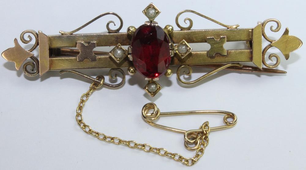 Vintage Bar Brooch in 12ct ... image