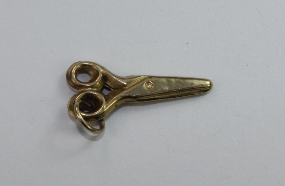 Scissors Charm in 9ct Yello... image