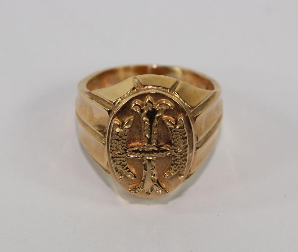 Men's Signet Ring in 18ct Y... image