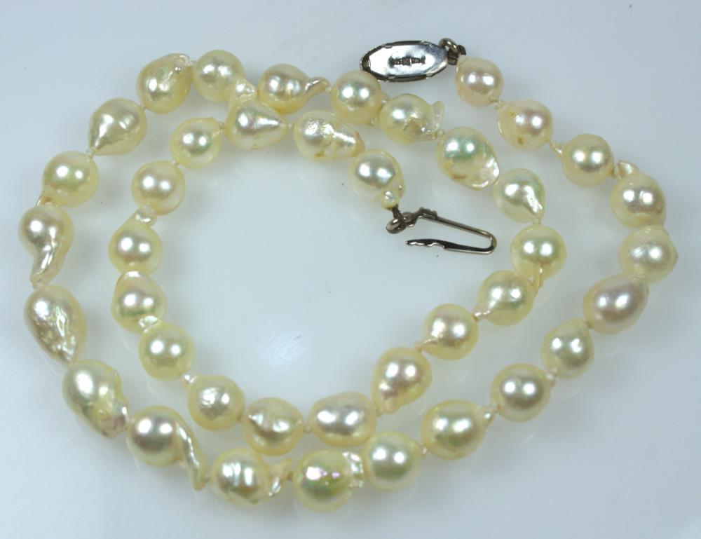 Natural Baroque Pearl Neckl... image