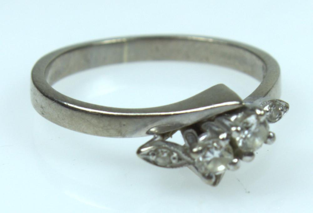 Diamond Ring in 18ct White ... image