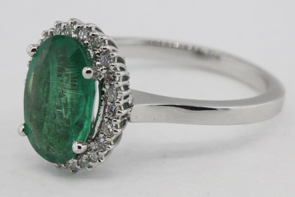 Oval-shaped Emerald & Diamo... image